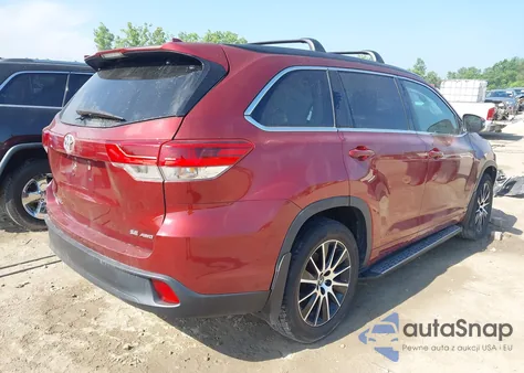 2018 Toyota Highlander Se/Xle z USA, uszkodzony, nr VIN 5TDJZRFH8JS807621